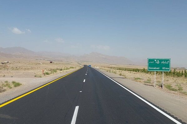 اجرای ۳۳۰ کیلومتر خطکشی محورهای شهرستان قاینات خط کشی قاینات.jpg