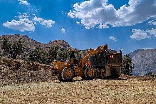 پیشرفت پروژههای عمرانی شهرستان کوهرنگ استان چهارمحال و بختیاری  انجام ۳۳ کیلومتر تسطیح و جادهسازی در دهستان موگویی شهرستان کوهرنگ استان چهارمحال وبختیاری