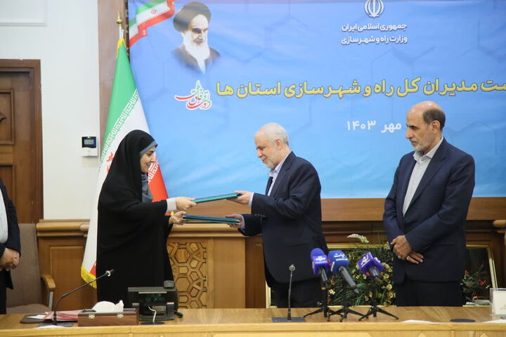 امضای تفاهمنامه تامین مسکن ایثارگران میان وزیر راه و رئیس بنیاد شهید/ تفاهمنامه روز چهارشنبه به سمع و نظر مقام معظم رهبری میرسد تفاهمنامه
