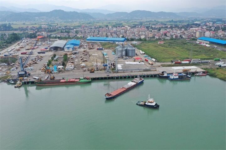 آغاز مجدد لایروبی بندر آستارا توسط اداره کل بنادر و دریانوردی استان گیلان بندر آستارا