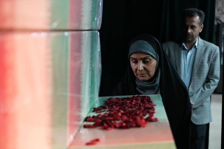 گمنامان زمین؛ آشنایان آسمان/ فرزانه صادق به زیارت معراج شهدا رفت معراج