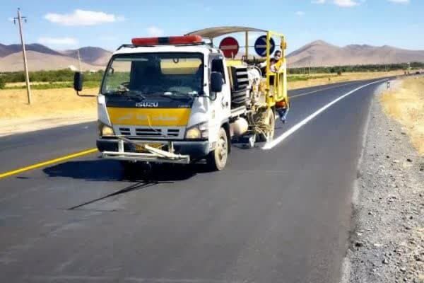 اجرای ۷۰ کیلومتر خط ترافیکی در راههای شهرستان خنداب استان مرکزی خط کشی اراک