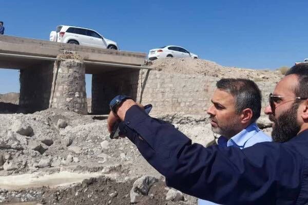 بازدید معاون ساخت راههای روستایی سازمان راهداری از پلهای محور روستایی کرمان بازدید معاون ساخت و توسعه راههای فرعی و روستایی سازمان از نحوه بازسازی پل های محور روستایی کرمان