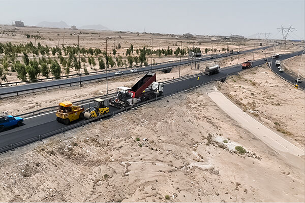 بهسازی، نگهداری و روکش آسفالت بیش از ۳۷۶ کیلومتر از محورهای مواصلاتی استان یزد روکش آسفالت محورهای یزد