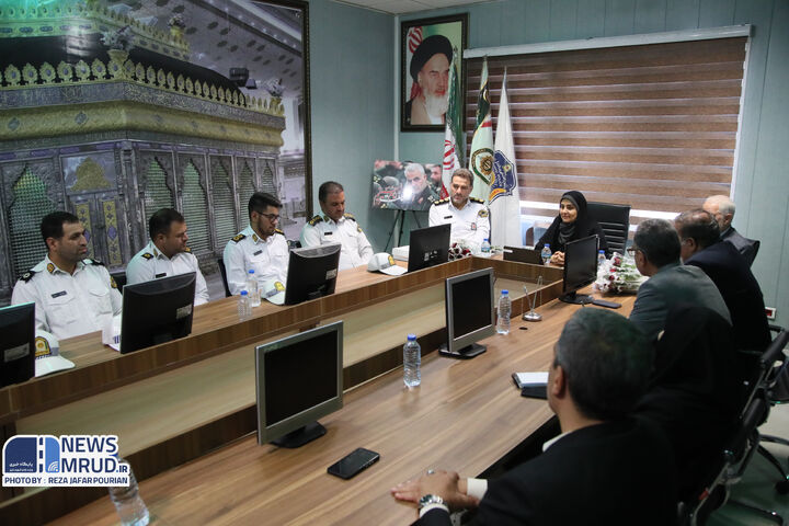 نسخه وزیر راه برای مدیریت یک میلیارد و ۲۰۰ میلیون تردد سالانه به تهران: چارهای جز استفاده از قطارهای بین شهری نداریم ببینید | بازدید وزیر راه و شهرسازی از پاسگاه پلیس راه تهران _ قم به مناسبت روز نیروی انتظامی