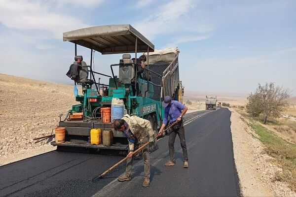 بهسازی و روکش آسفالت بیش از ۱۵ کیلومتر از راه‌های روستایی شهرستان تکاب در سال جاری