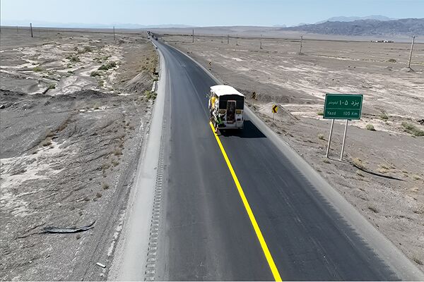 تهیه و نصب ۱۴ هزار و ۶۵۰ مورد علائم عمودی در محورهای استان یزد اداره ایمنی راه های یزد