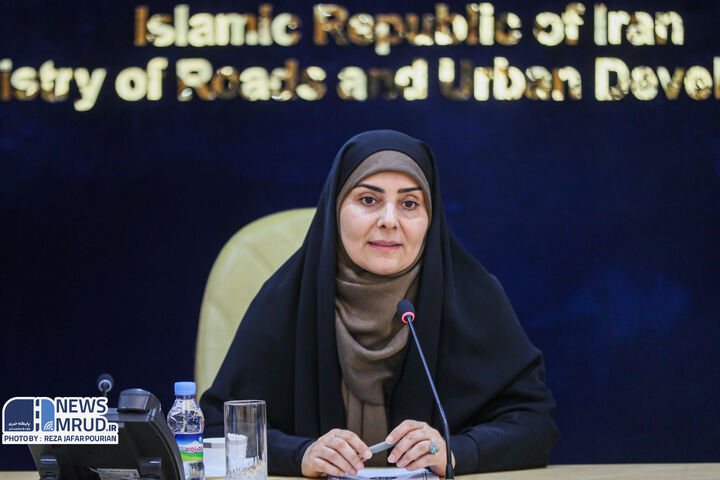 پروازهای بوموسی- بندرعباس به ۴ پرواز در هفته افزایش می یابد / برگزاری مسابقه طراحی معماری برای ۱۱۰ واحد مسکونی بوموسی/ ۱۱۰ واحد مسکونی تا یکسال آینده تکمیل میشوند ببینید | مراسم معارفه مشاور وزیر و رئیس مرکز حراست وزارت راه و شهرسازی با حضور وزیر راه و شهرسازی