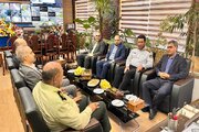 ببینید|همزمان با فرارسیدن هفته نیروی انتظامی ‌،مدیر کل راهداری و حمل و نقل جاده ای استان البرز  بهمراه رئیس پلیس راه البرز،معاونین راهداری ،فنی و‌راه های روستایی ،توسعه مدیریت و منابع ،حراست و‌روابط عمومی با سردار هداوند فرمانده انتظامی استان البرز دیدار کردند