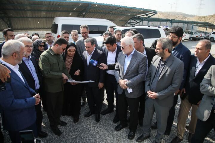 بازدید وزیر راه و شهرسازی از احداث مرتفعترین پل ایران و غرب آسیا/ با اتمام این پل، ترافیک تهران-کرج تعدیل میشود بازدید