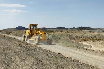 تسطیح ۳۲۰۰ کیلومتر از محورهای روستایی شهرستان نهبندان