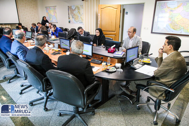 تدوین آییننامههای اجرایی اولویت بخشی به حمل بار مواد معدنی
از طریق راهآهن و صدور مجوز واردات کشندههای ریلی ببینید| هفدهمین جلسه کارگروه تدوین آیین نامههای برنامه هفتم پیشرفت