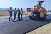 ببينيد | ارتقای كيفی سطح رويه آسفالتی جاده پلیاكريل اصفهان