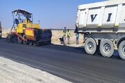 ببينيد | ارتقای كيفی سطح رويه آسفالتی جاده پلیاكريل اصفهان