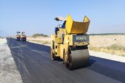 ببينيد | ارتقای كيفی سطح رويه آسفالتی جاده پلیاكريل اصفهان