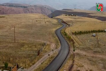 ویدیو|بهسازی و  روکش آسفالت محور روستایی هرنج از توابع شهرستان طالقان توسط راهداری استان البرز