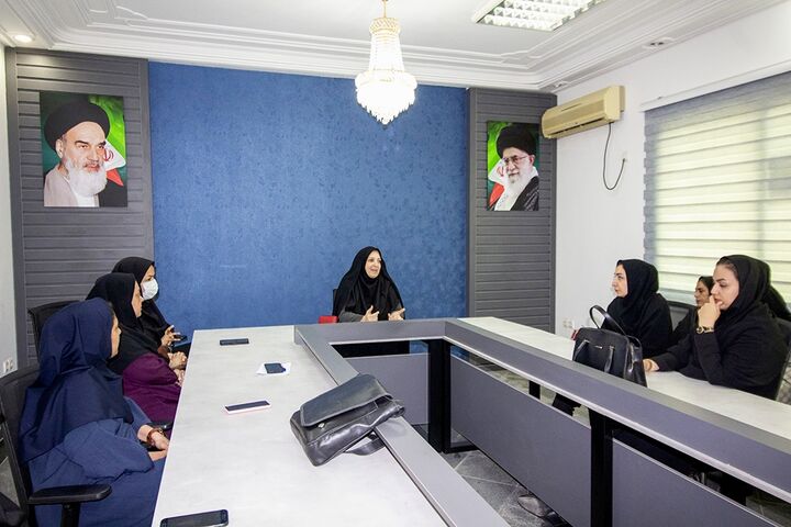 نشست صمیمی مشاور اموربانوان و خانواده با بانوان ادارات کل راه و شهرسازی استان هرمزگان برگزارشد ع