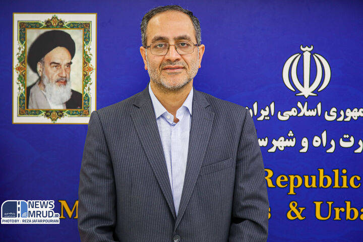 ویدیو| پیام تبریک معاون توسعه مدیریت و منابع وزیر راه و شهرسازی به مناسبت فرارسیدن سال نو به تمامی همکاران وزارت راه و شهرسازی بهروز رحیمی