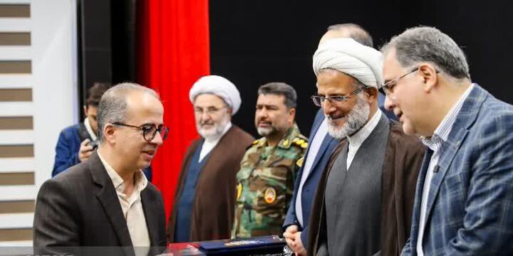 تقدیر از مدیر کل راه و شهرسازی استان زنجان در خصوص ساخت و آماده سازی موزه دفاع مقدس b