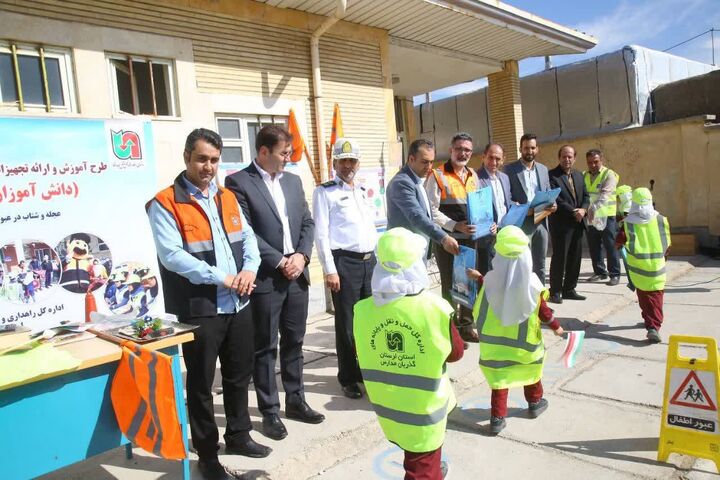افتتاح طرح آموزش و ارائه تجهیزات ایمنی در مدارس حاشیه راه لرستان مدارس حاشیه راه