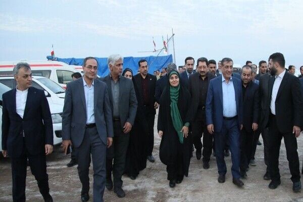 رویکرد اخلاقی وزیر راه و شهرسازی در افتتاح باند دوم محورهای استان خراسانجنوبی/ فرزانه صادق در افتتاح یک پروژه جادهای در طبس از بذرپاش و معاون وی تقدیر کرد صادق