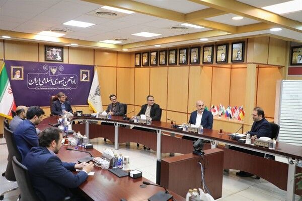 مرکز تحقیقات راه، مسکن و شهرسازی به هوشمندسازی و مولدسازی منابع راهآهن کمک کند جلسه