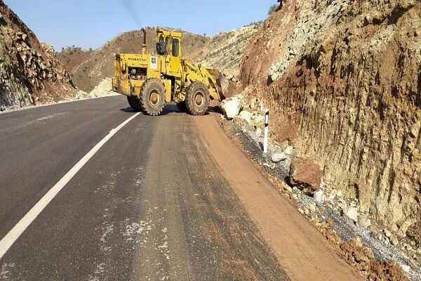 ریزشبرداری در ۴ مقطع از جادههای ایلام انجام شد ریزش برداری