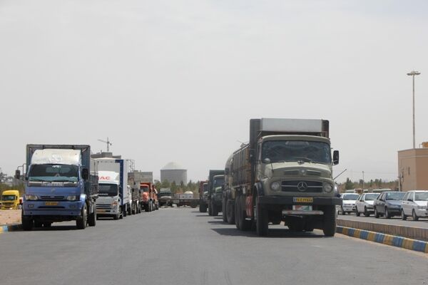 افزایش ۵۲۳ درصدی تردد ناوگان باری از پایانه مرزی پلدشت حمل حدود 20 ميليون تن كالا توسط ناوگان حمل و نقل باری استان  كرمان در شش ماه نخست امسال