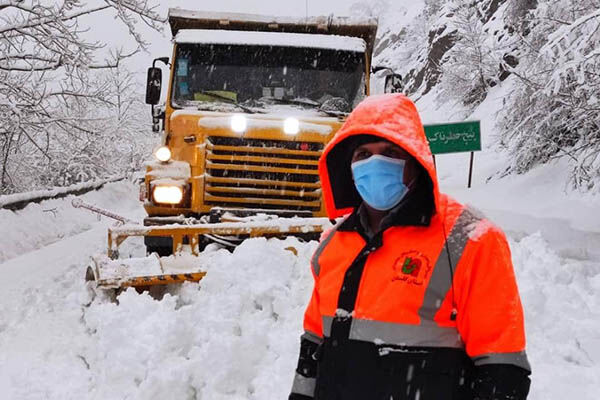 راهداری زمستانی؛ گذر از جادههای سرد با جانفشانی راهداران راهداری زمستانی