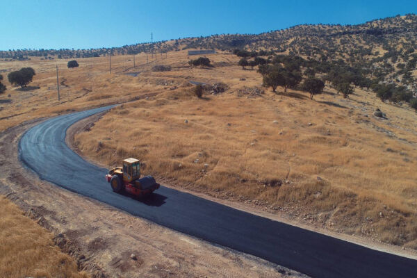 ویدیو| بهسازی و آسفالت جاده یادمان شهدای شهرستان سرابله به طول بیش از ۲ کیلومتر (استان ایلام) اسفالت