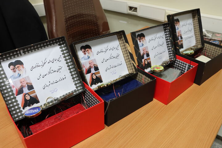 در ادامه تحویل واحدهای مسکونی به خانوادههای جانباختگان حادثه معدن طبس/ به ۴ خانواده در جغتای کلید اهدا شد اداره کل راه و شهرسازی خراسان رضوی
