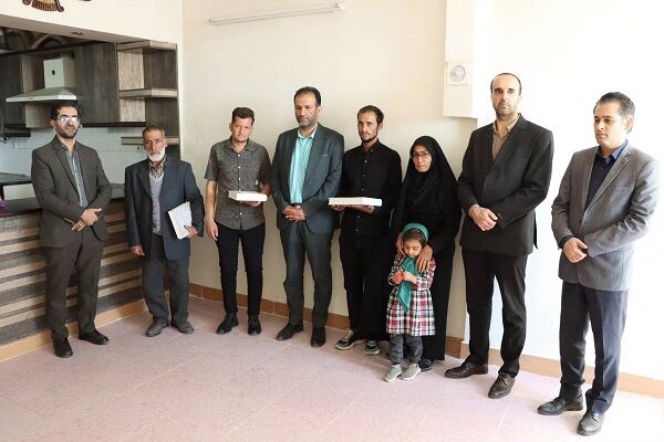 تداوم تحویل واحدهای مسکونی به خانوادههای جانباختگان حادثه معدن طبس/۳ خانواده سبزواری واحد خود را تحویل گرفتند اداره کل راه و شهرسازی خراسان رضوی