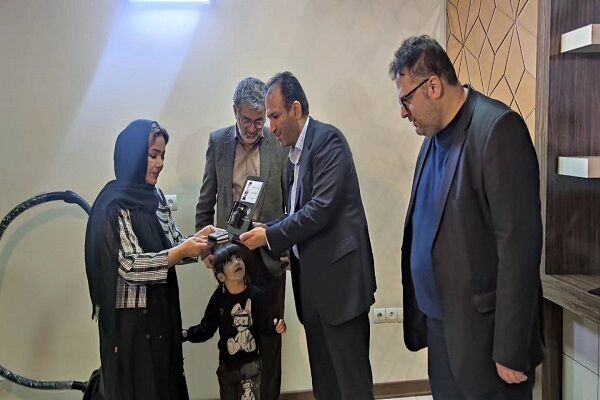 تداوم تحویل واحدهای مسکونی به خانوادههای جانباختگان حادثه معدن طبس/۷ خانواده در مشهد خانهدار شدند اداره کل راه و شهرسازی خراسان رضوی