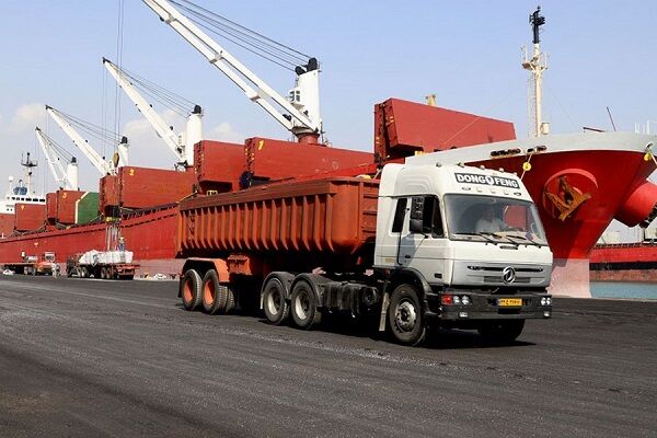 فعالیت گواهینامهداران پایه دو بر روی تجهیزات بندری در بندر شهید رجایی فراهم شد/ ایجاد ۸۰۰ فرصت شغلی در گام نخست اجرای این طرح کامیون