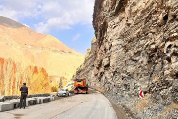 ببینید|گزارش تصویری از سومین روز‌اجرای عملیات احداث گالری خوزنکلا در‌محور‌کرج-کندوان