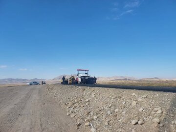 آسفالت گرم در محور روستایی چهار گوشلی نیشابور