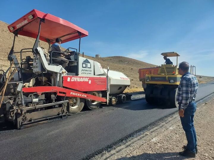 آسفالت گرم در محور روستایی چهار گوشلی نیشابور