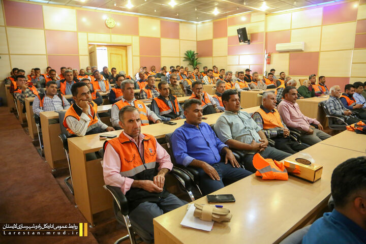 برگزاری دوره آموزشی اصول علمی سرویس و نگهداری ماشین آلات در لارستان کلاس ماشین آلات