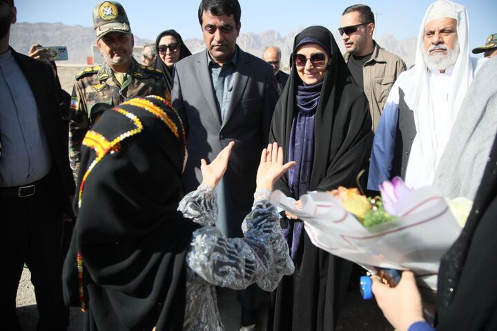 تشکر  ائمه جمعه شیعه و سنی و روسای طوایف خاش از  فرزانه صادق/ مطالباتی که چشم انداز دومین سفر استانی دولت به سیستان و بلوچستان است صادق سیستان