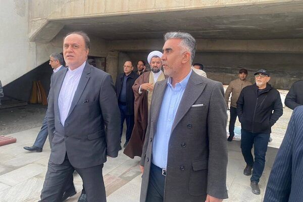 بازدید نایب رییس مجلس و برخی مسئولان از ورزشگاه و بیمارستان بناب