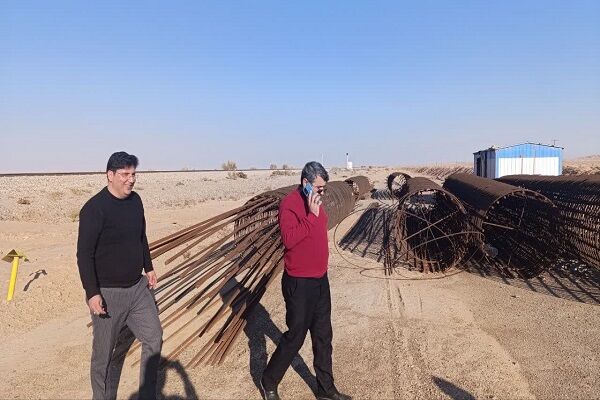 اتمام عملیات حصارکشی محدوده ۲۶ کیلومتری تردد یوزپلنگ آسیایی تا پایان سال بازدید میدانی امیر عمیدی مدیر کل راه و شهرسازی شرق استان سمنان (شاهرود )از پروژه روکش آسفالت محور اصلی میامی _سبزوار