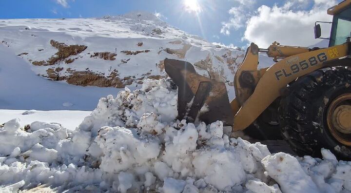 گردنه عسلکشان شهرستان کوهرنگ بازگشایی شد برف
