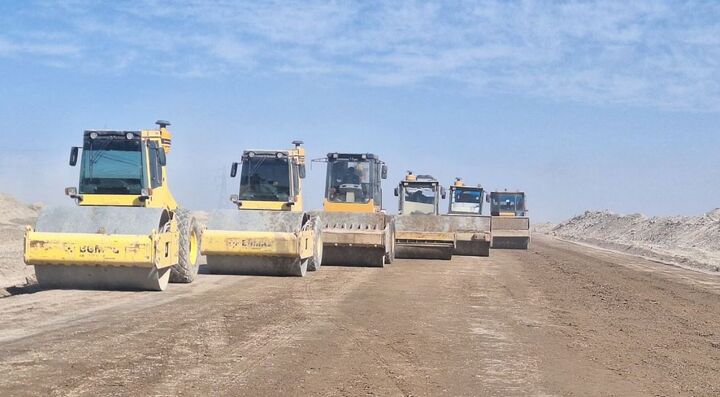 فعالیت سنگین راهسازی برای بهره برداری از بزرگراه زابل- زاهدان در موعد مقرر