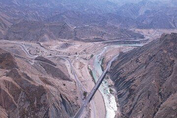 پروژه تعریض و بهسازی محور «تنگ ارم- نمازگاه» دشتستان (استان بوشهر)  فعال است