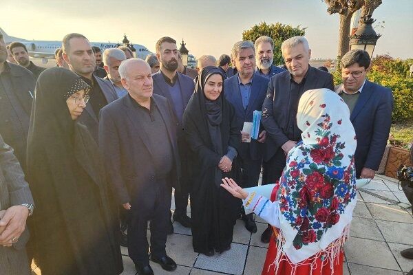 وزیر راه و شهرسازی وارد فرودگاه ساری شد  صادق مازندران