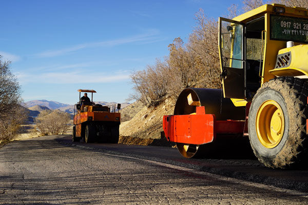 آغاز عملیات اجرایی پروژه روکش آسفالت راه روستایی تنگ تامرادی در شهرستان بویراحمد تنگ تامرادی