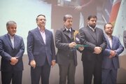 ببینید | تقدیر از اداره کل راهداری و حمل و نقل جاده ای استان اصفهان در بيست و هفتمين جشنواره شهید رجایی