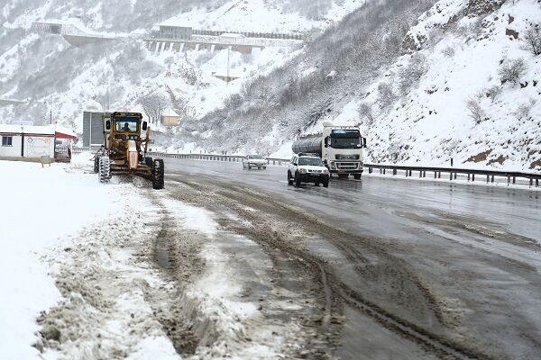 ویدیو | عملیات راهداری زمستانی در سطح محور ارتباطی ساری به سمنان توسط راهداران استان مازندران مازندران1