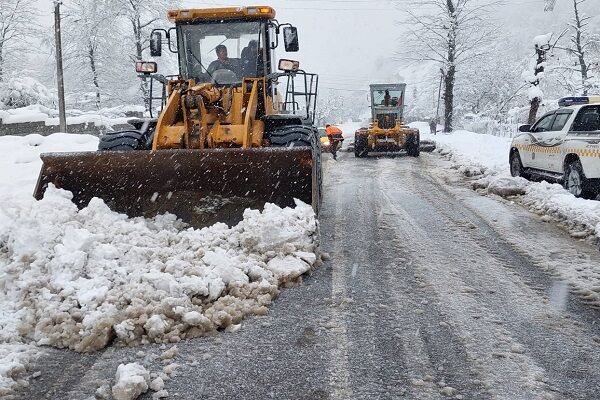 ویدئو | عملیات برفروبی و بازگشایی محور ارتباطی هزار جریب شهرستان نکا توسط راهداران پرتلاش استان مازندران مازندران 2