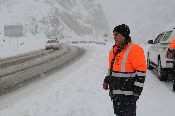 ویدیو| عملیات راهداری زمستانی در سطح محور ارتباطی ساری، کیاسر، سمنان توسط راهداران استان مازندران مازندران 5